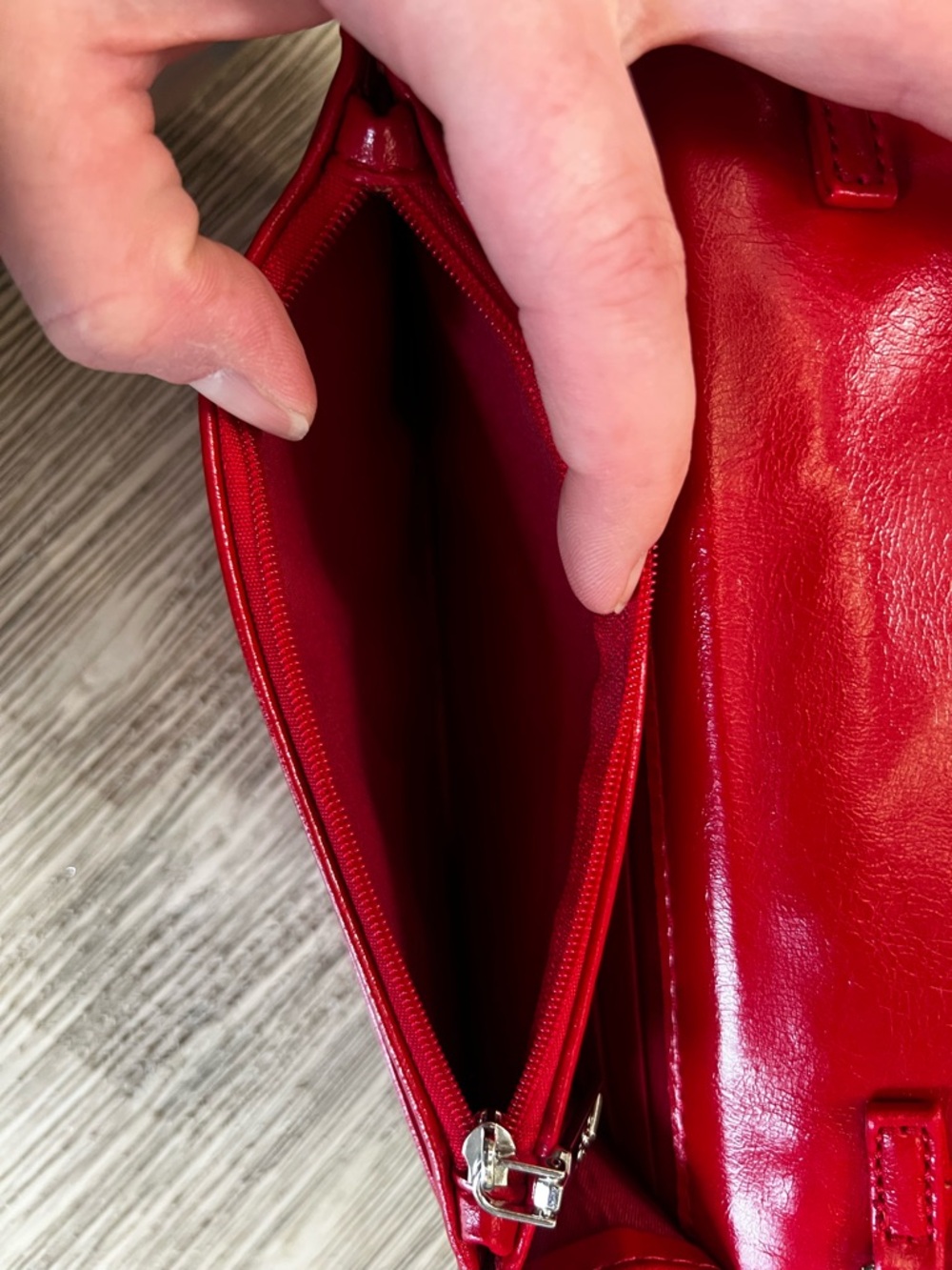 Badgley Mischka Red Quilted Chain Crossbody Bag EUC - Picture 11 of 13